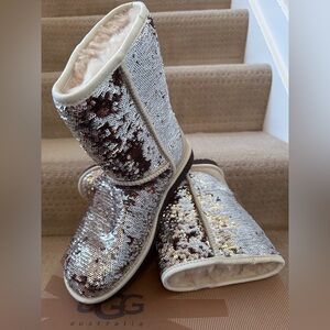 NWT Champagne Classic Short Ugg Boots